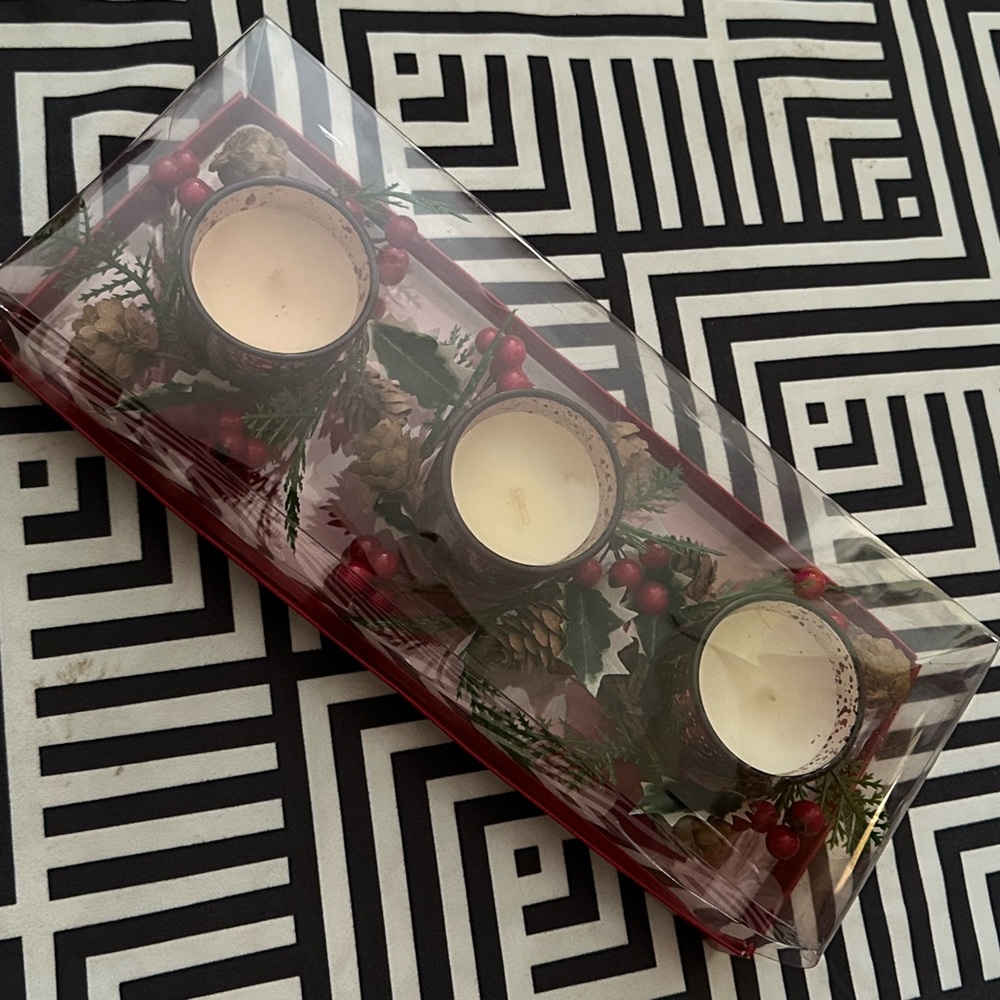 NEW 3 Christmas Holiday Candles With Pine Cone Box Set